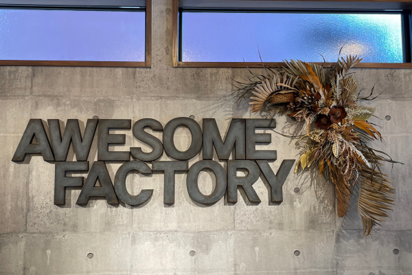 AWESOME FACTORY(オーサムファクトリー)の看板